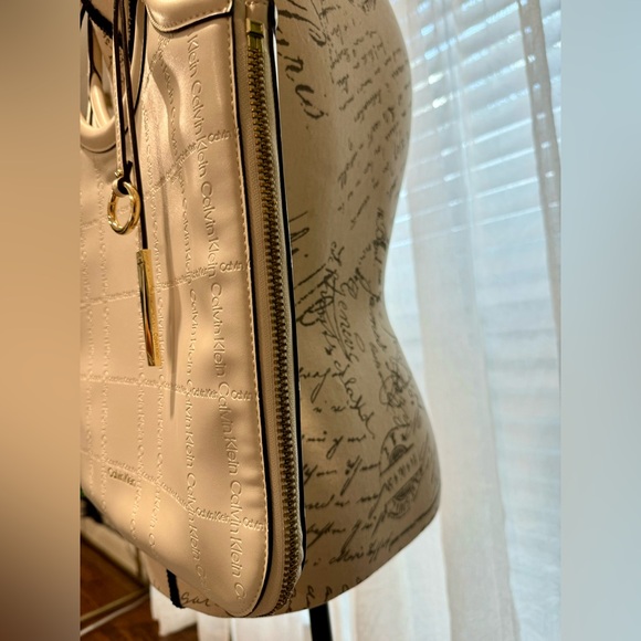 Calvin Klein Cream colored Shoulder Bag - Picture 11 of 13